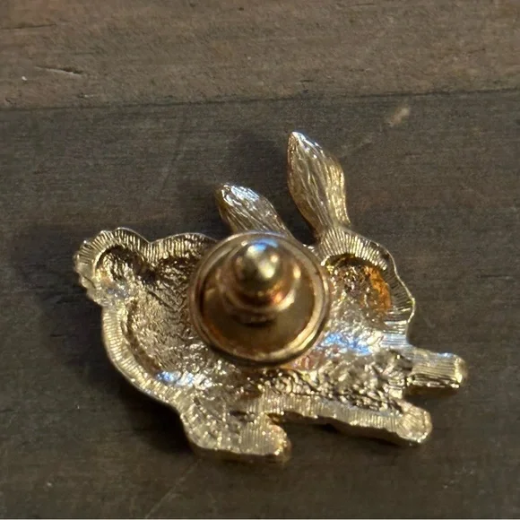Vintage gold tone bunny tac pin with seed pearls - Picture 3 of 3